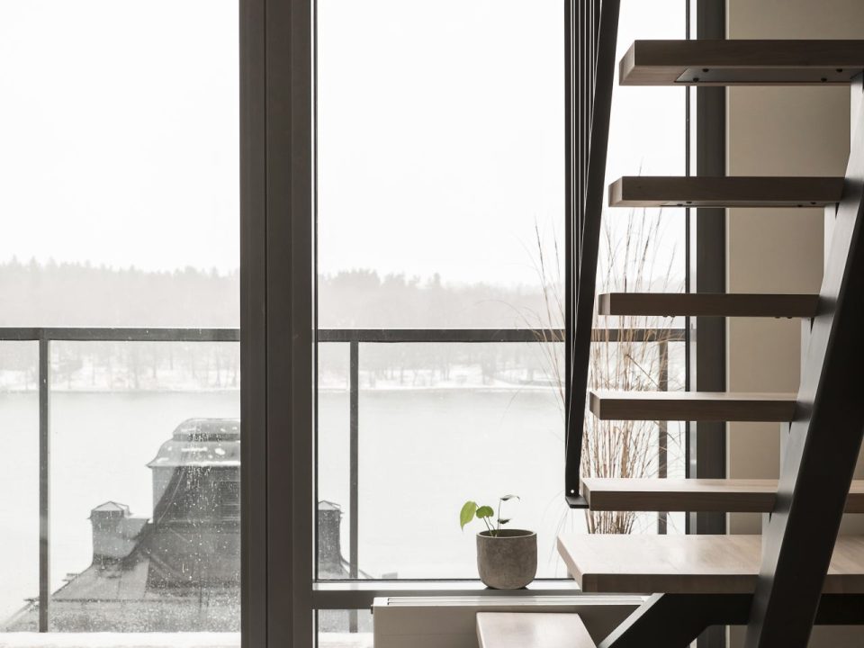 L-format enbalkstrappa - Smidesrum